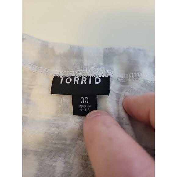Torrid Gray Tie Dye SS V Neck Tie Front Stretch Button Up Shirt Women's 00 Large - Picture 11 of 12